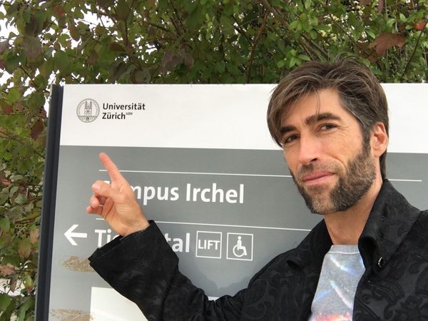 Zauberer Raphael Wolf - Gedankenleser & Mentalmagier aus Zürich - Zauberei für die Wissenschaft amCampus Irchel der UNI Zürich